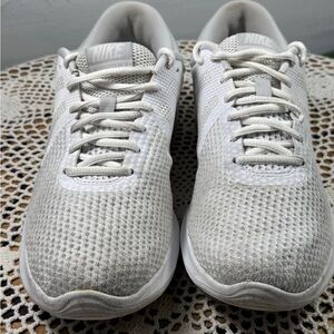 Nike Revolution 4 Ladies Athletic Running Shoes Sz 10 M Cream/Gray sku 3263